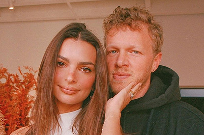 «Что за идиот?»: поклонники Эмили Ратаковски отреагировали на ее развод с мужем-изменщиком