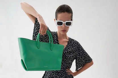 7 вариантов модных сумок, в которые влезет все и даже больше