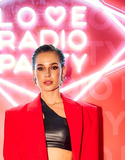 Вечеринка Love Radio: солистка Artik&Asti презентовала новую песню, а на выступление Билана пришла Света Яковлева