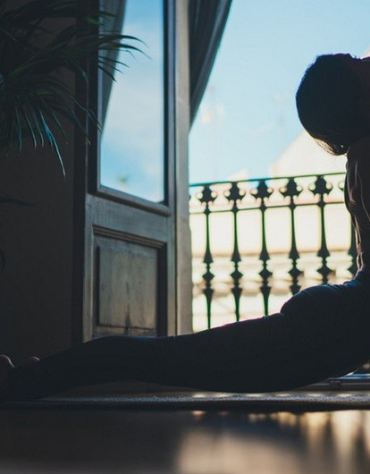 5 очень простых упражнений, которые быстро приведут в порядок все тело (тренер и инвентарь не нужны)