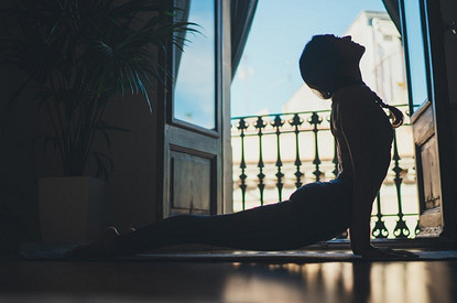 5 очень простых упражнений, которые быстро приведут в порядок все тело (тренер и инвентарь не нужны)