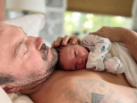 Неожиданно: Меган Фокс проводит время с новорожденным сыном бывшего мужа