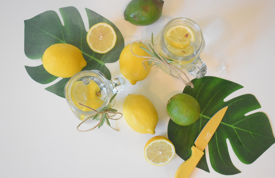 Лимонная вода: 12 причин начать пить ее по утрам (и целых 8 рецептов)