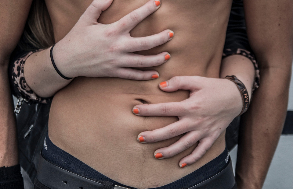 Массаж груди, мармелад и абьюз: о чем чаще всего думали женщины в июле 2022 года