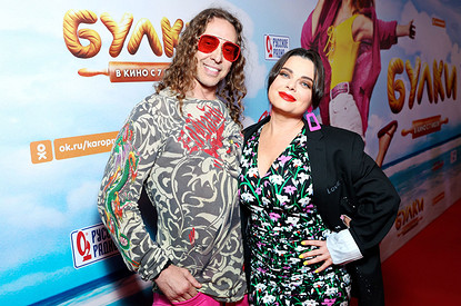 Наташа Королева в обнимку с Тарзаном после слухов о разводе и другие звезды на премьере фильма «Булки»