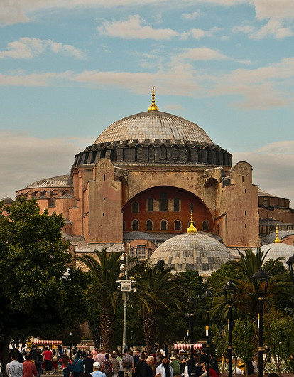 «Керем оказался Кареном»: смешные и романтичные истории женщин об отдыхе в Турции