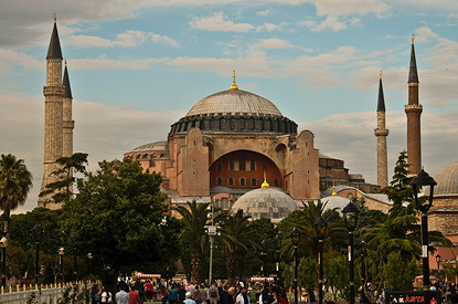 «Керем оказался Кареном»: смешные и романтичные истории женщин об отдыхе в Турции