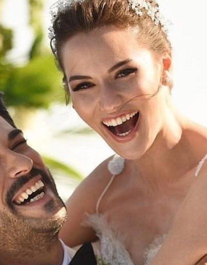 Беременная жена Бурака Озчивита ушла из дома