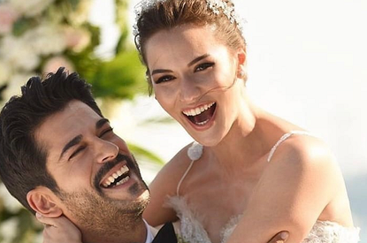 Беременная жена Бурака Озчивита ушла из дома