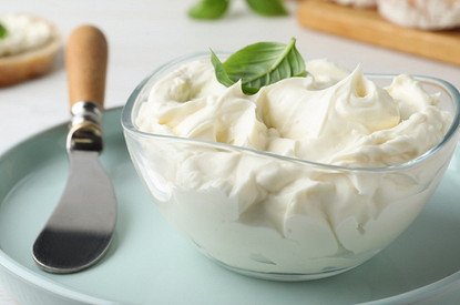 7 рецептов творожного сыра из замороженного кефира, сметаны и молока (видео)