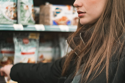 «Не так важно что, лишь бы стащить»: истории людей, которые страдают клептоманией