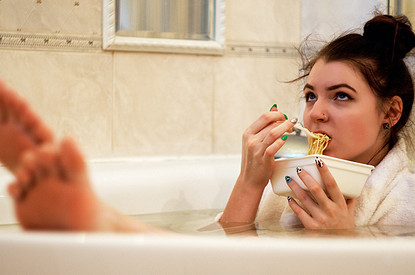 Эмоциональное переедание: из-за чего возникает и как с этим справиться