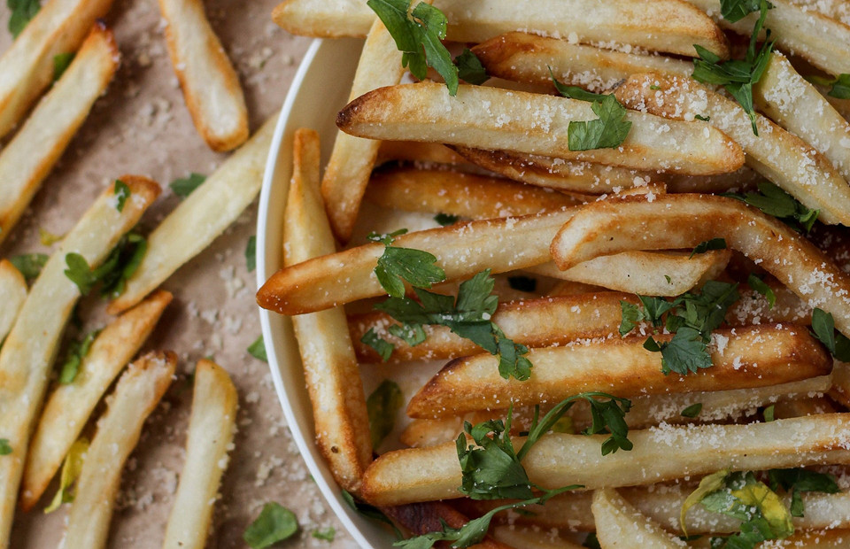 Без хрустящей корочки: 7 кулинарных ошибок, которые портят жареную картошку