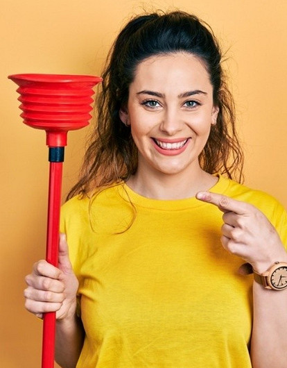 Сама себе сантехник: 12 способов устранить засор в раковине