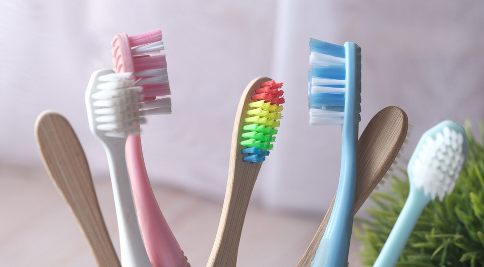 Час настал: когда на самом деле пора менять зубную щетку и почему