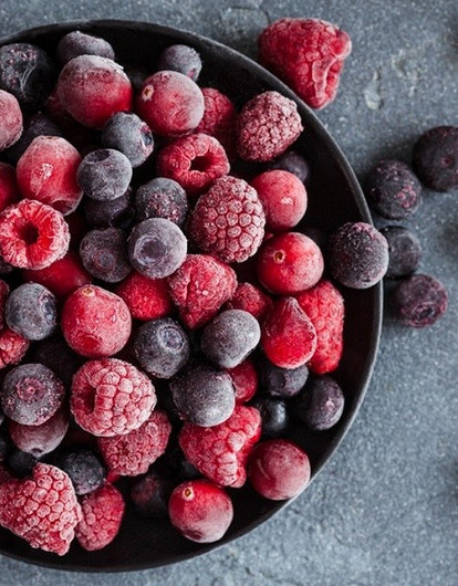 7 секретов заморозки сезонных ягод (и почему это лучше, чем варить варенье)