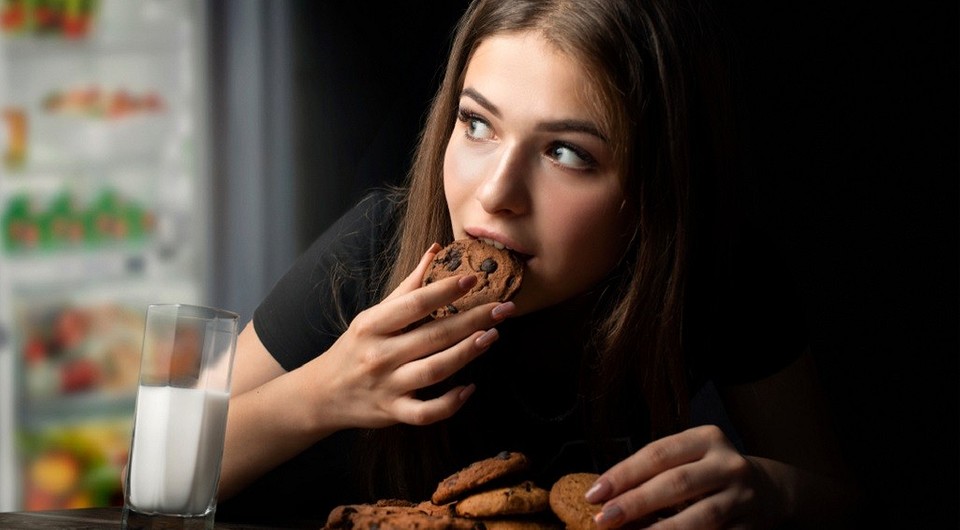 Почему хочется сладкого: 7 главных причин и как перестать его есть (без психологической травмы)