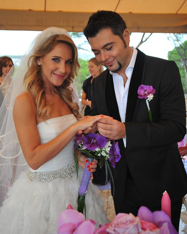 Красивый момент: как выглядели звездные пары в день их свадьбы