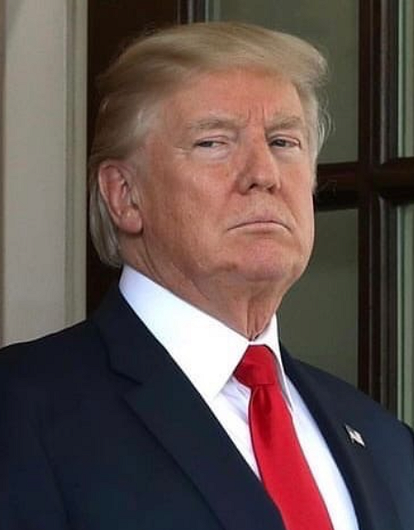 Дональд Трамп похоронил экс-супругу на своем поле для гольфа, чтобы не платить налоги