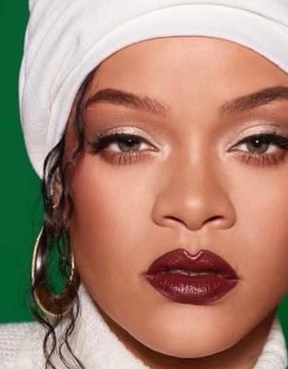 Рианна приняла участие в откровенной фотосессии после родов