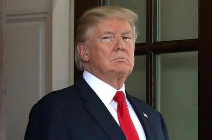 Дональд Трамп похоронил экс-супругу на своем поле для гольфа, чтобы не платить налоги
