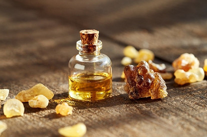 14 способов убрать натуральную и эпоксидную смолу с одежды в домашних условиях