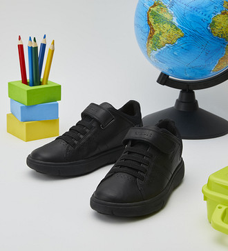 Какой должна быть школьная обувь? Удобной, мягкой, легкой — на уроках детям придется долго сидеть, а на переменах захочется бегать и прыгать. Также важен лаконичный, но элегантный дизайн...