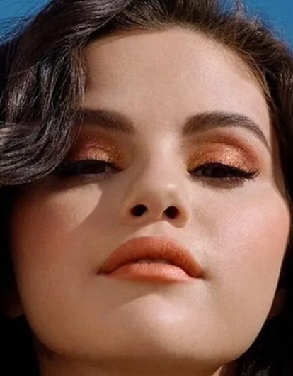 Селена Гомес засветилась в компании незнакомца