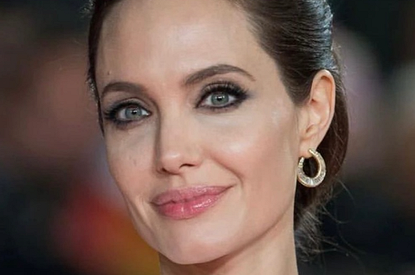 Редкое фото: Анджелина Джоли была замечена на спектакле с младшей дочерью