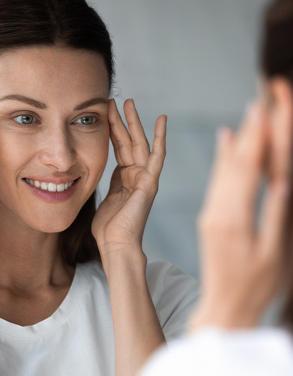 Как убрать нависшее веко: какие методы действительно помогут справиться с проблемой