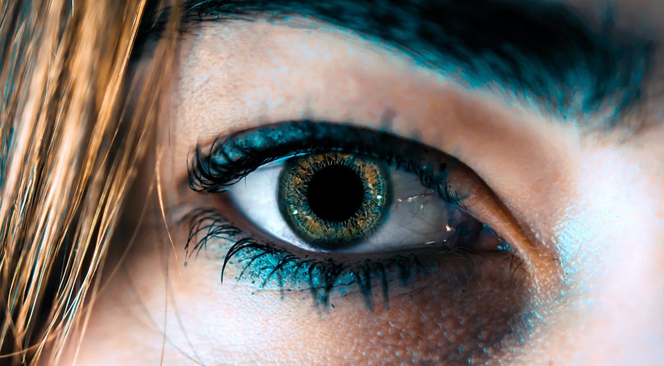 3 проблемы со здоровьем глаз, которые могут возникнуть из-за косметики