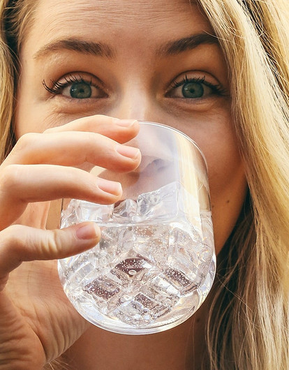 «Когда пью, делаю ровно десять глотков»: истории людей со странными привычками