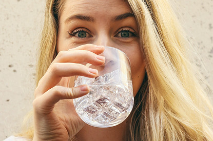 «Когда пью, делаю ровно десять глотков»: истории людей со странными привычками