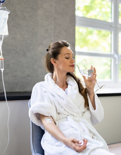 На игле: польза и вред витаминных капельниц