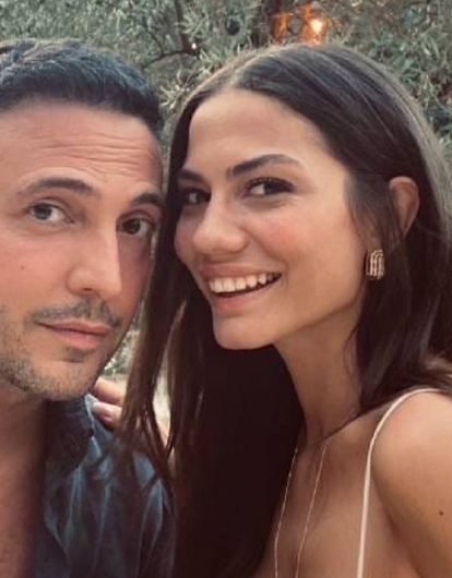 Звезда сериала «Запах клубники» Демет Оздемир вышла замуж