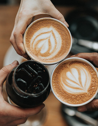 Не спасут от жажды: 9 напитков, от которых хочется пить еще больше