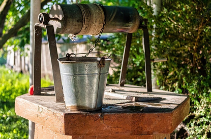 Волонтеры спасли глухонемого мужчину, который четыре дня просидел в колодце