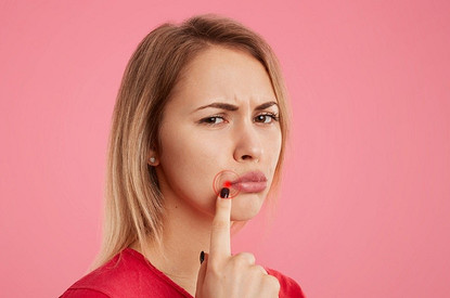 Герпес на губе: кто в группе риска и как вылечить быстро и без осложнений