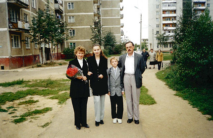 Рита Дакота, Нюша и другие звезды вспоминают о том, как прошел их первый день в школе