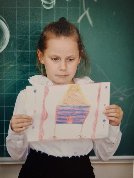 Рита Дакота, Нюша и другие звезды вспоминают о том, как прошел их первый день в школе