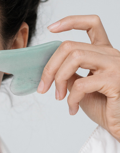 Массаж гуаша для лица: преимущества, техника выполнения и все, что нужно знать о процедуре