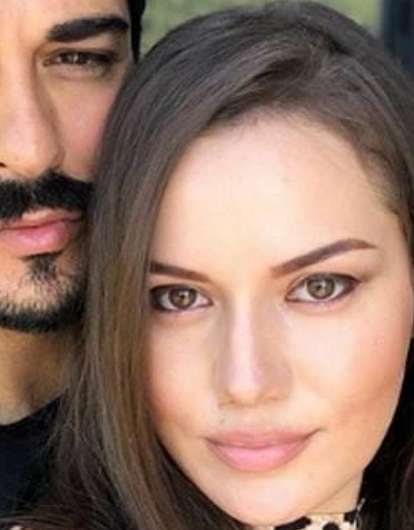 Жена Бурака Озчивита ждет двойню