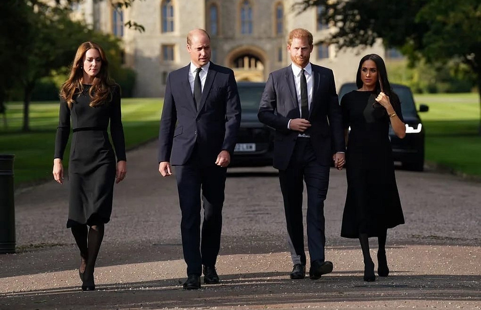 Меган Маркл встретилась с принцем Уильямом и Кейт Миддлтон, чтобы почтить память Елизаветы II