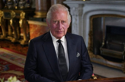 Король Карл III и королева-консорт Камилла впервые сели на трон (фото)