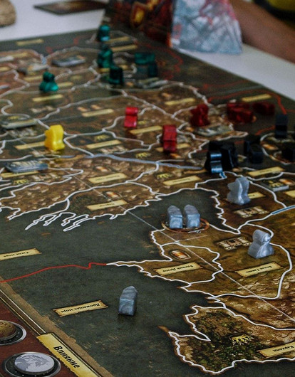 Что-то кроме «Мафии» и «Монополии»: 10 прикольных игр для веселой компании взрослых