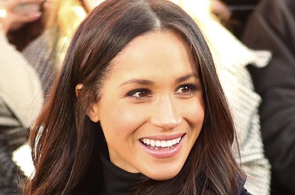 У Меган Маркл заметили диктофон под платьем во время встречи с принцем Уильямом и Кейт Миддлтон