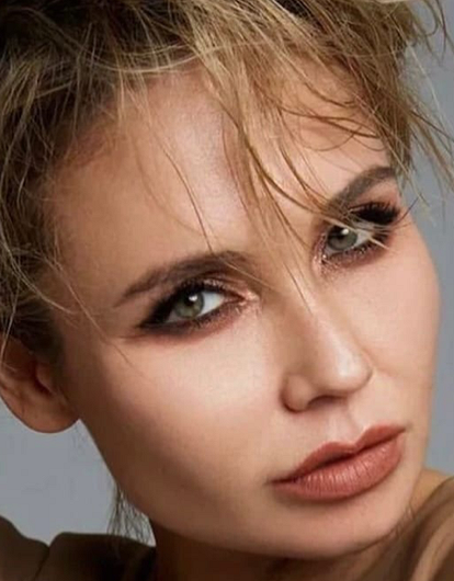 Ляйсан Утяшева выставила напоказ огромную грудь, удивив ее размерами