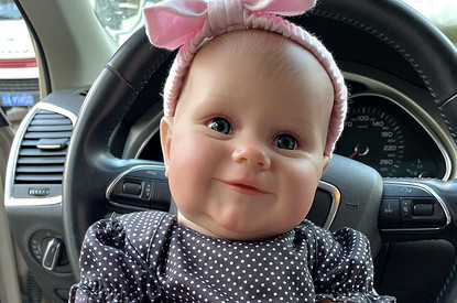 «Зовите меня мамочкой»: что не так с женщинами, которые покупают кукол-младенцев (мнение психолога)