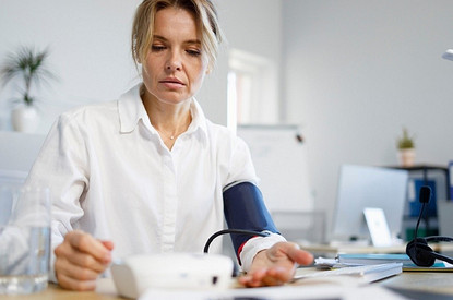 Как понизить давление без таблеток: 10 способов, одобренных врачом