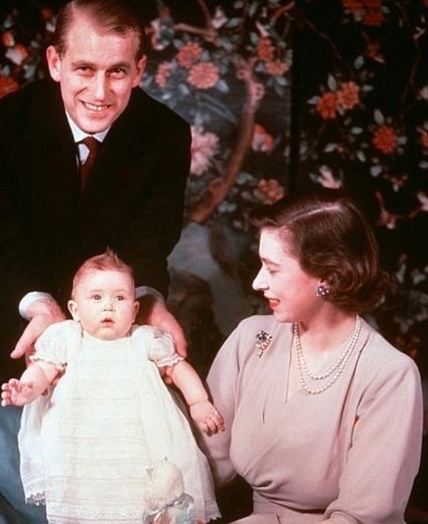 Принц Филипп, Елизавета II и принц Чарльз